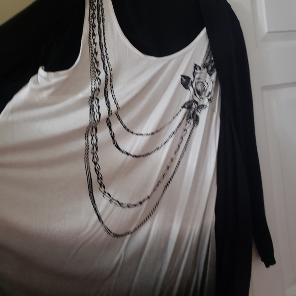 ♥️2 pieces in one Apt9 Tunic XL♥️ - Picture 2 of 3